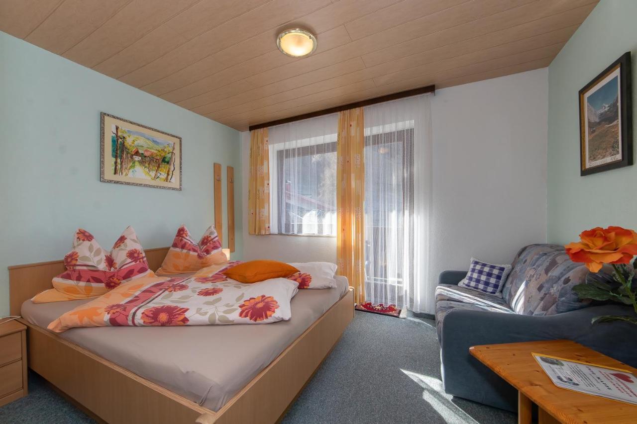 Fruehstuecks- Pension Sonnblickhof ラウリス エクステリア 写真