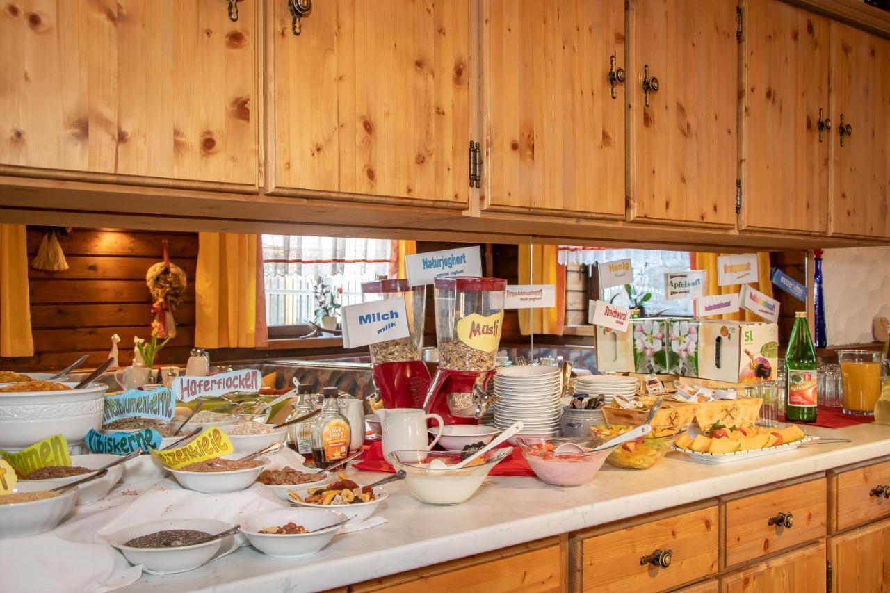 Fruehstuecks- Pension Sonnblickhof ラウリス エクステリア 写真