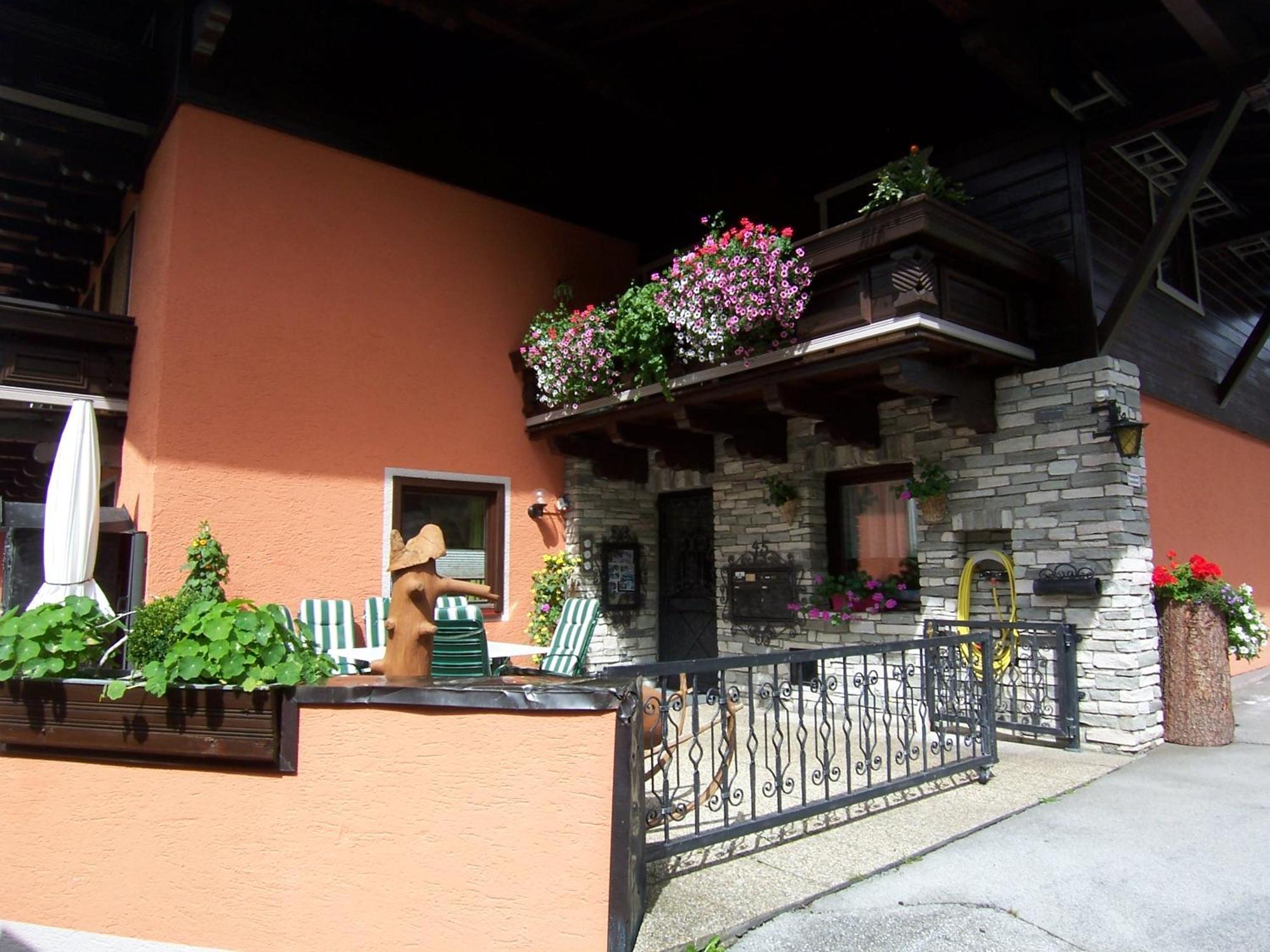 Fruehstuecks- Pension Sonnblickhof ラウリス エクステリア 写真