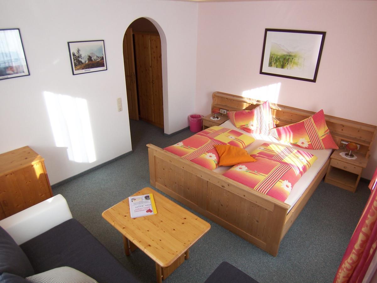 Fruehstuecks- Pension Sonnblickhof ラウリス エクステリア 写真