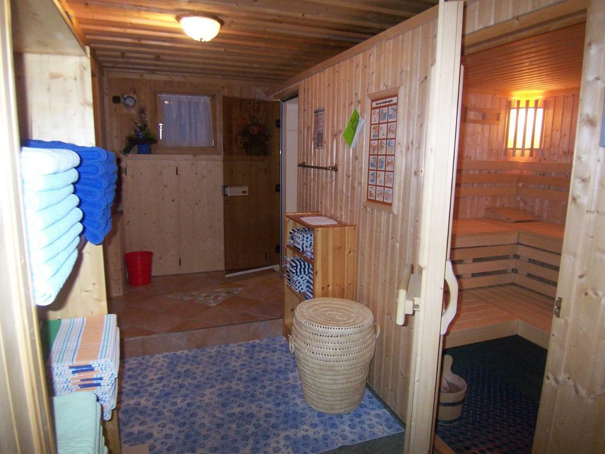 Fruehstuecks- Pension Sonnblickhof ラウリス エクステリア 写真
