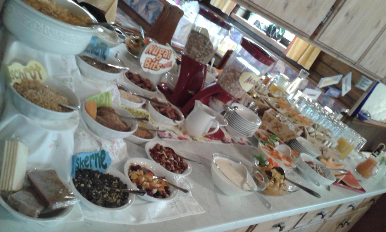 Fruehstuecks- Pension Sonnblickhof ラウリス エクステリア 写真